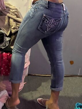 Embellished Light Blue Cropped Women’s Jeans capris